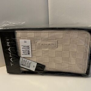 Tahari white/beige Delta Check Wallet
